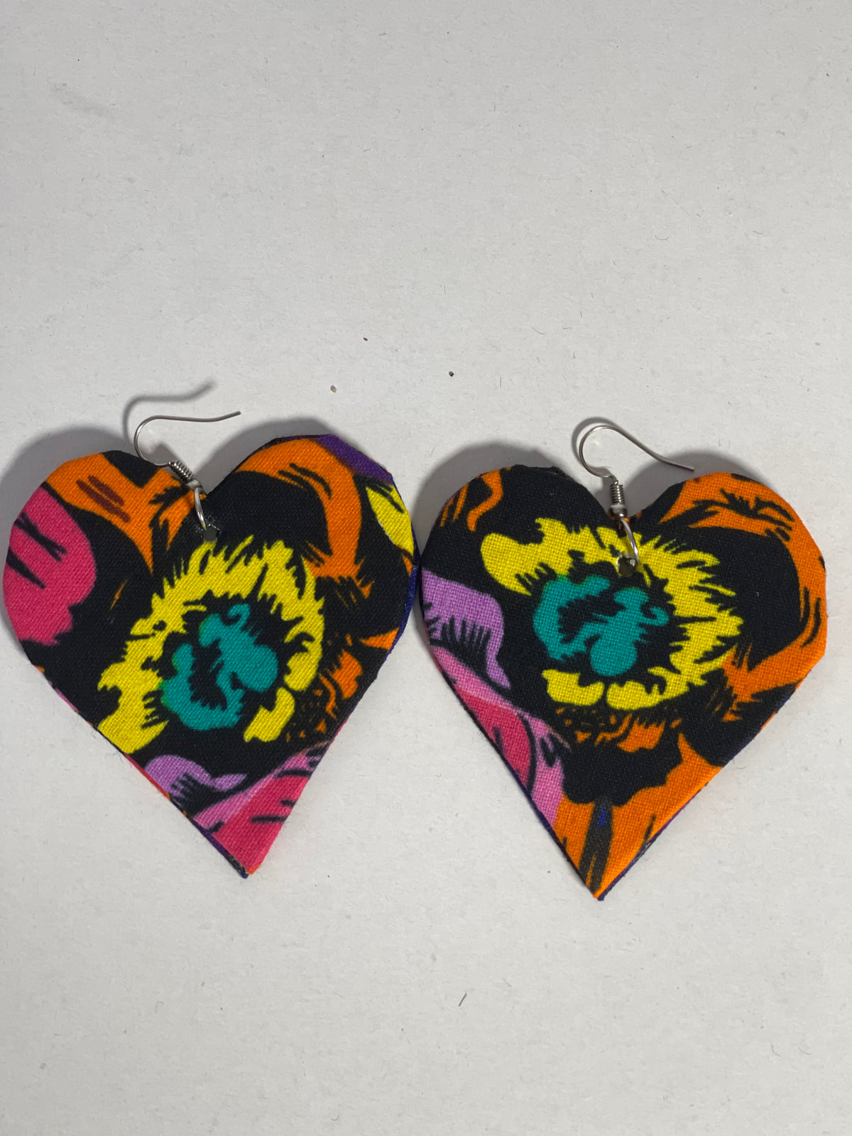 AREWA LOVE SHAPE EARRINGS